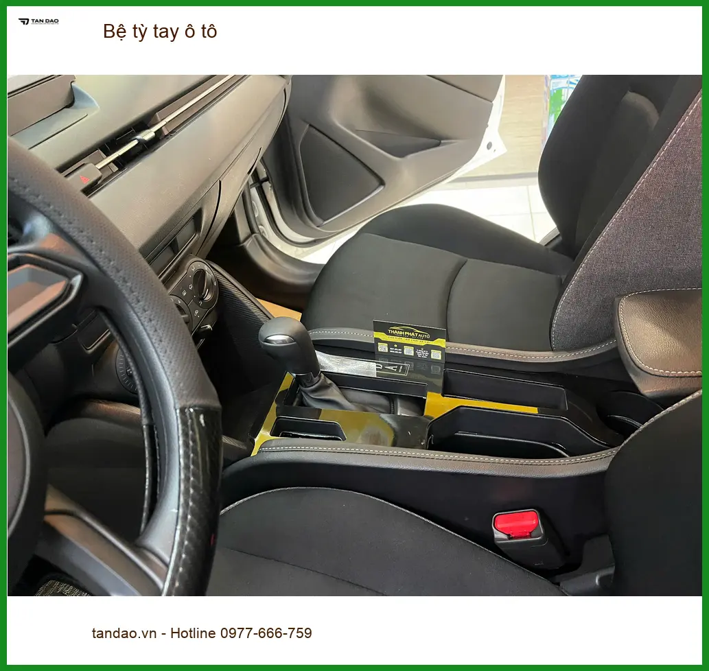 Chị Thảo lắp bệ tỳ tay ô tô cho Kia Carnival tại Quận 9 để lái xe đỡ mỏi ảnh thực tế 3