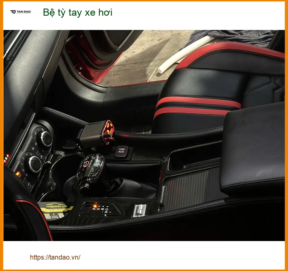 Anh Minh lắp bệ tỳ tay xe hơi cho Toyota Vios tại Cần Giờ để lái xe đường dài đỡ mỏi tay ảnh thực tế 4