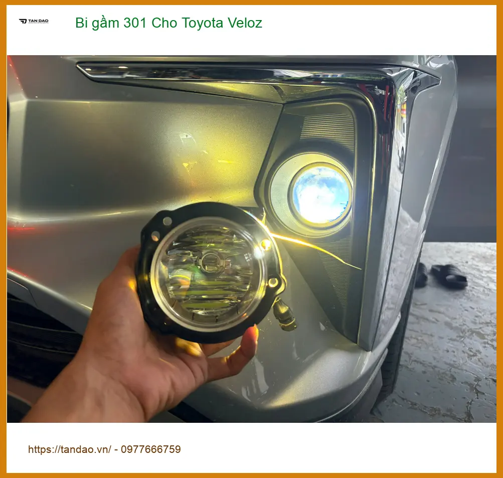 Anh Khải lắp Bi gầm 301 cho Toyota Veloz Quận 12 vì đèn xe yếu khi trời mưa