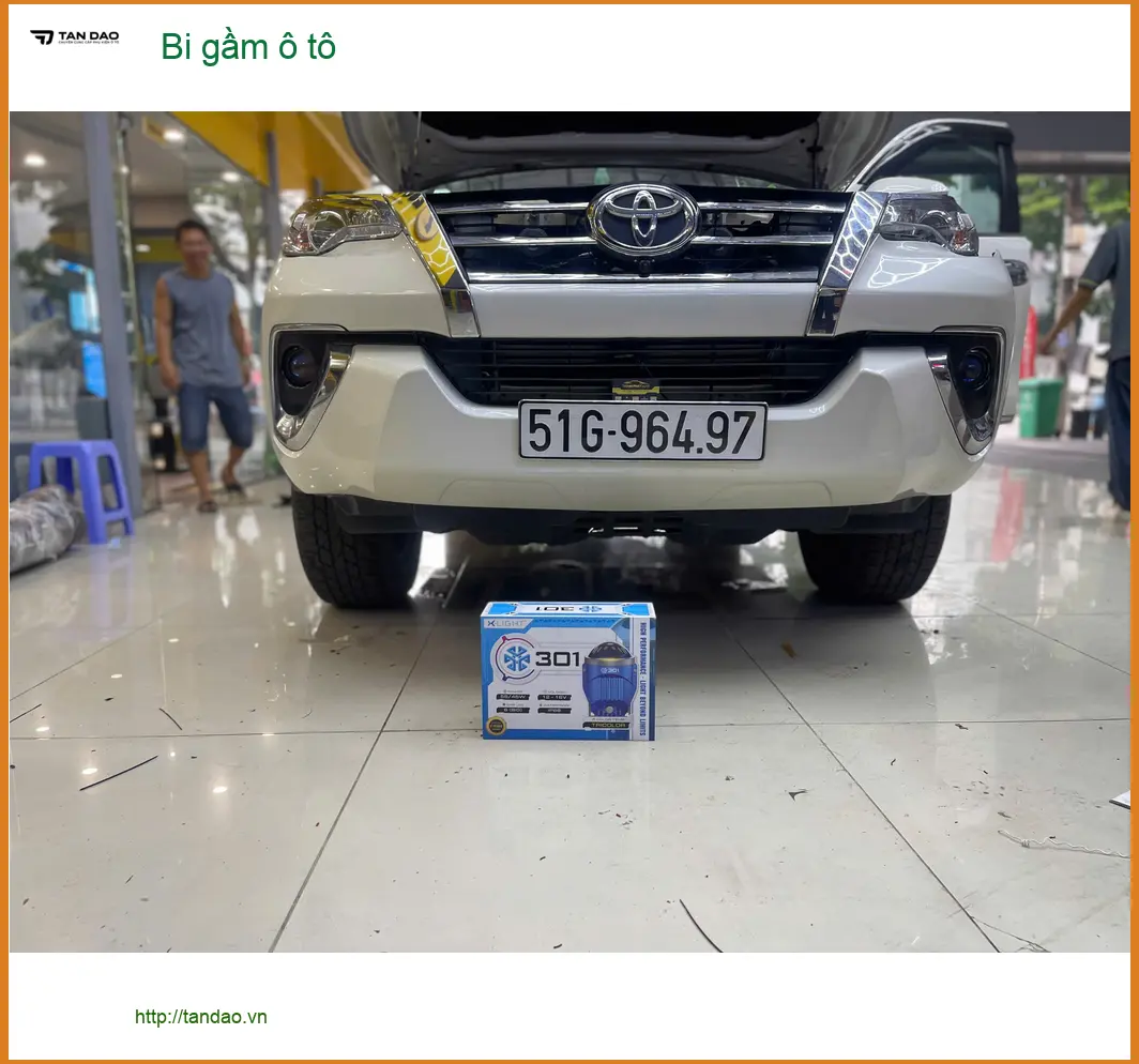 Anh Khải độ bi gầm ô tô cho Hyundai Accent tại Quận 10 vì đèn zin yếu khi đi đêm