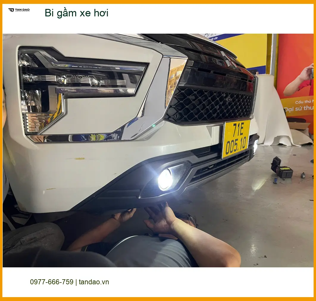 Anh Minh độ bi gầm xe hơi cho Honda CRV Quận Gò Vấp vì đèn zin quá yếu khi trời mưa lớn