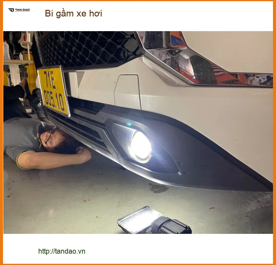 Anh Minh độ bi gầm xe hơi cho Honda CRV Quận Gò Vấp vì đèn zin quá yếu khi trời mưa lớn ảnh thực tế 3