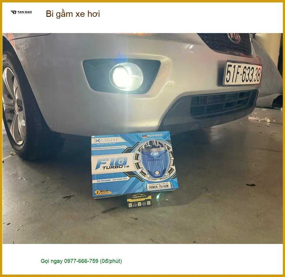 Anh Tấn độ bi gầm xe hơi Hyundai Kona tại Quận 10 vì đèn zin yếu khi trời mưa