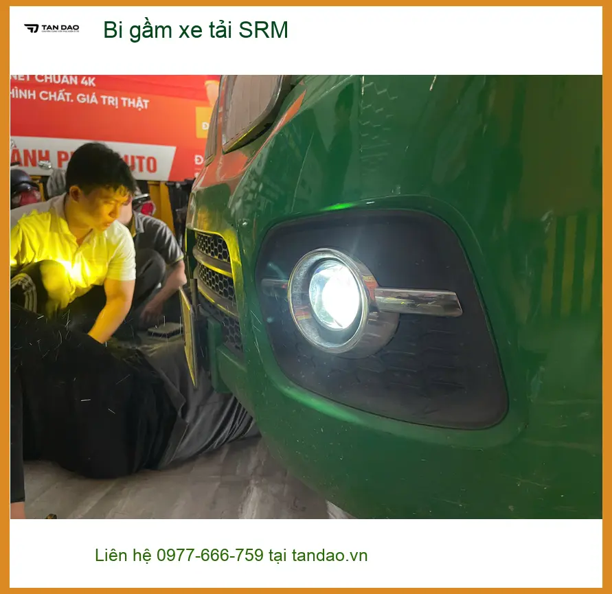 Anh Chí Công độ bi gầm xe tải SRM tại Quận 9 vì đèn yếu khi giao hàng đêm ảnh thực tế 5