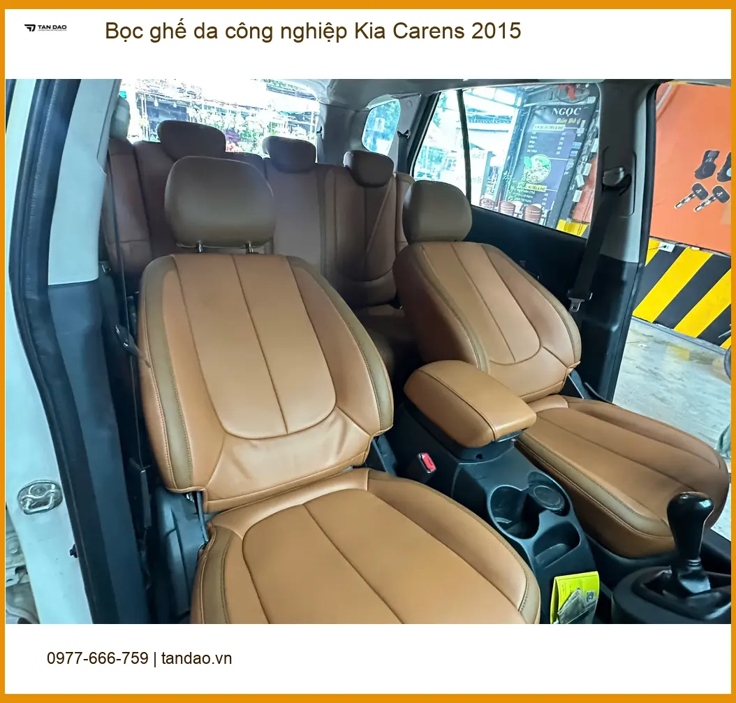 Anh Khải bọc ghế da công nghiệp Kia Carens 2015 ở Quận Tân Phú