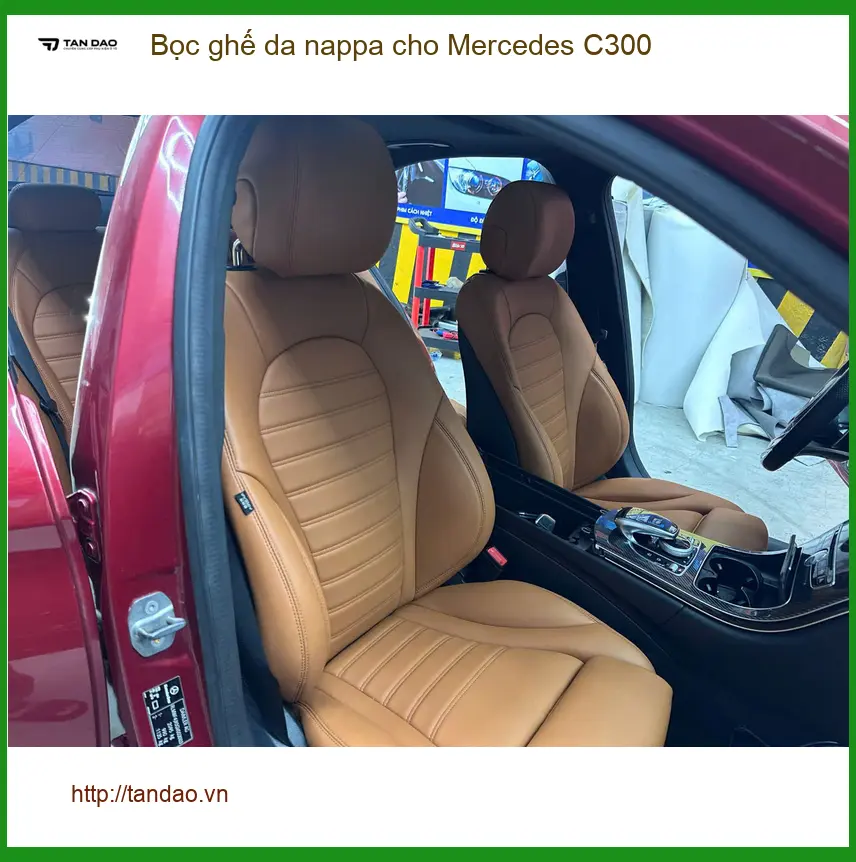 Chú Quang bọc ghế da nappa cho Mercedes C300 tại Hóc Môn.