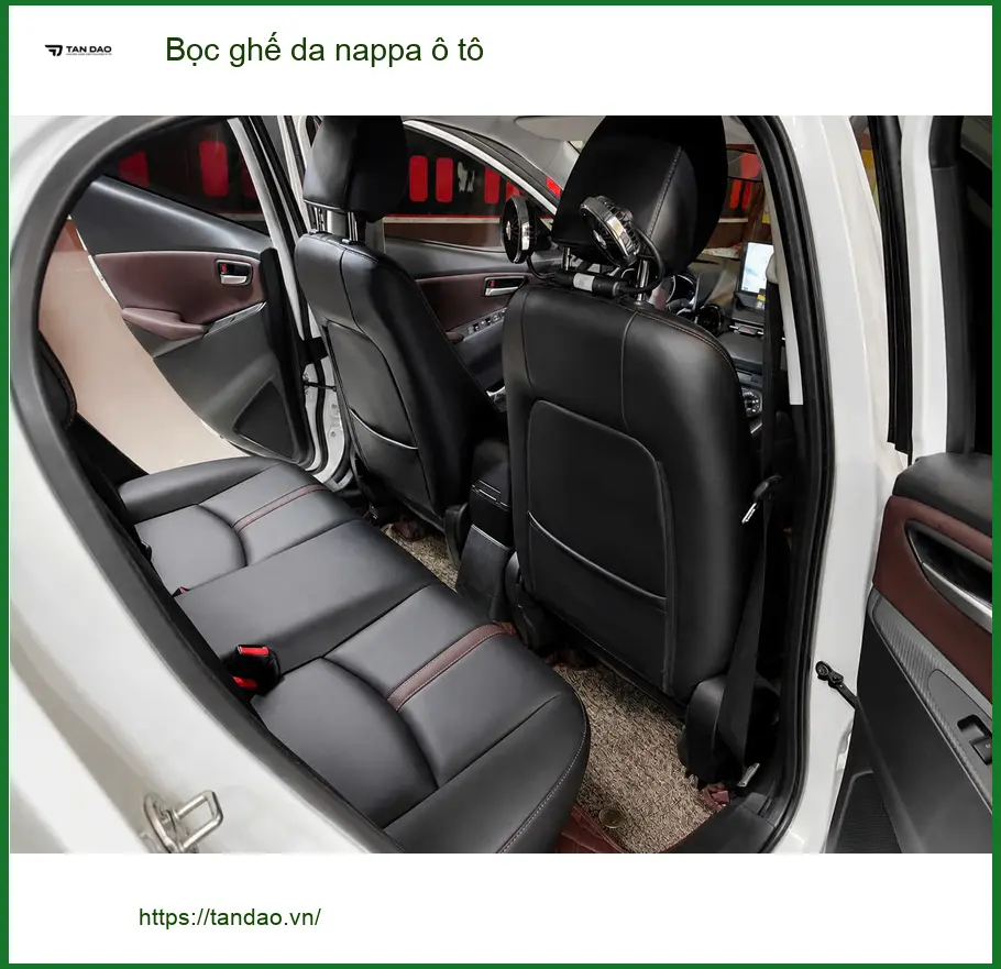 Chị Thúy bọc ghế da Nappa cho Honda CRV tại Quận 10 để nội thất sang trọng