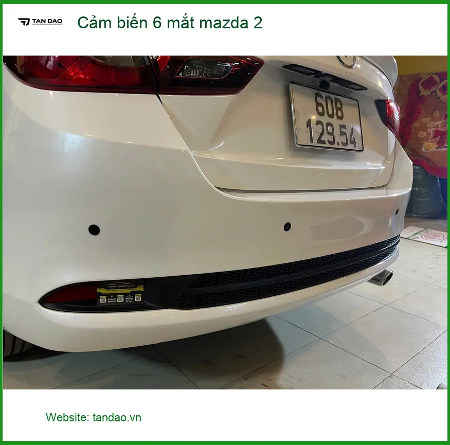 Anh Quang lắp cảm biến 6 mắt Mazda 2 sau va quẹt nhỏ tại Quận 6