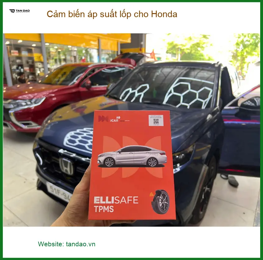 Anh Khang Honda Civic lắp cảm biến áp suất lốp tại Quận Tân Phú để an tâm lái xe đường dài