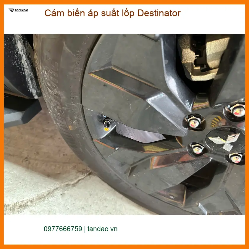 Anh Dũng lắp cảm biến áp suất lốp Destinator cho Camry tại Quận 3 để an tâm ảnh thực tế 2