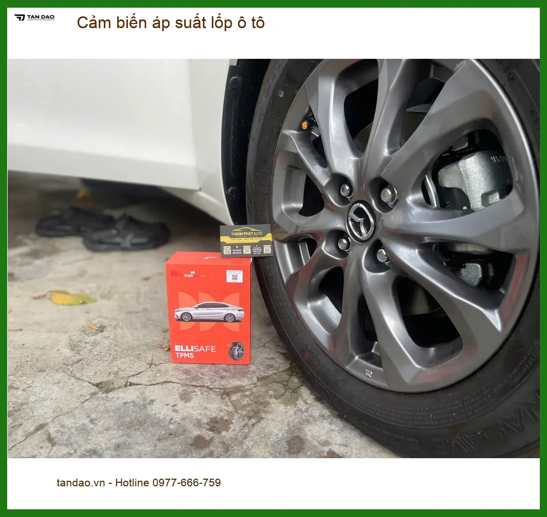 Chú Bách lắp cảm biến áp suất lốp cho Honda CR-V ở Quận Bình Thạnh.