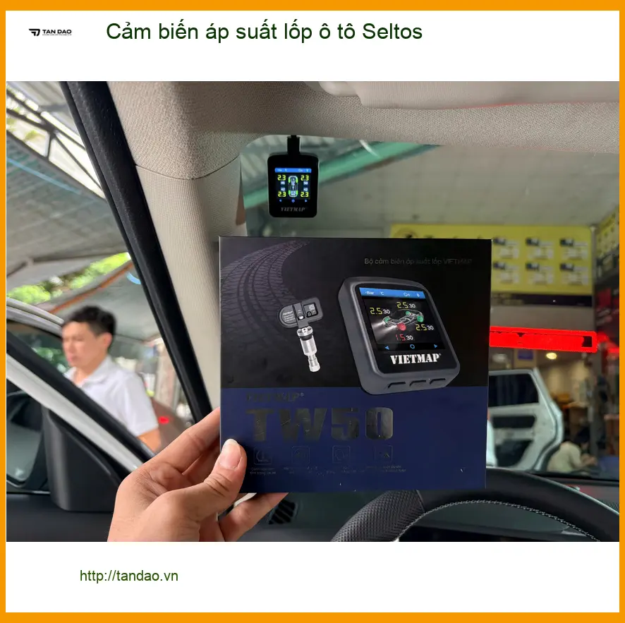 Chị Thảo lắp cảm biến áp suất lốp cho Kia Seltos tại Quận 2 để lái xe an toàn hơn
