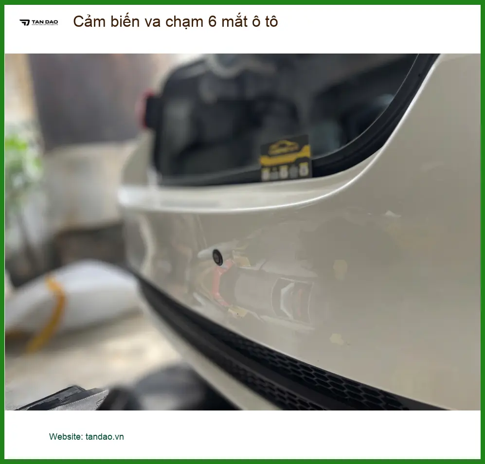 Anh Dũng lắp cảm biến va chạm 6 mắt ô tô cho Toyota Camry tại Quận 1