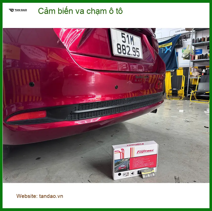 Chị Thúy gắn cảm biến va chạm cho Kia Sorento ở Hóc Môn vì hay đậu sát tường ảnh thực tế 2