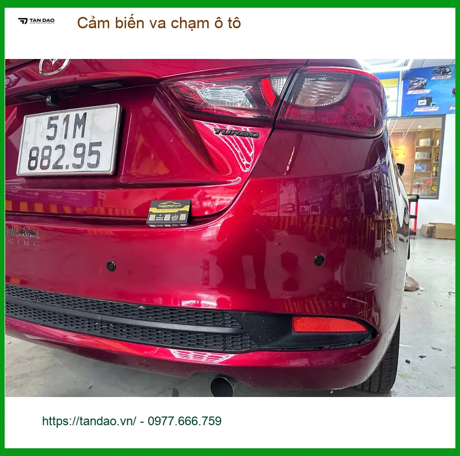 Chị Thúy gắn cảm biến va chạm cho Kia Sorento ở Hóc Môn vì hay đậu sát tường ảnh thực tế 3