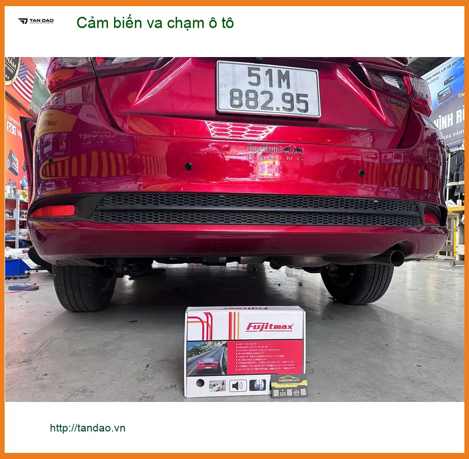 Chị Thảo lắp cảm biến va chạm ô tô cho Hyundai Accent tại Quận 2 để lái xe an toàn hơn