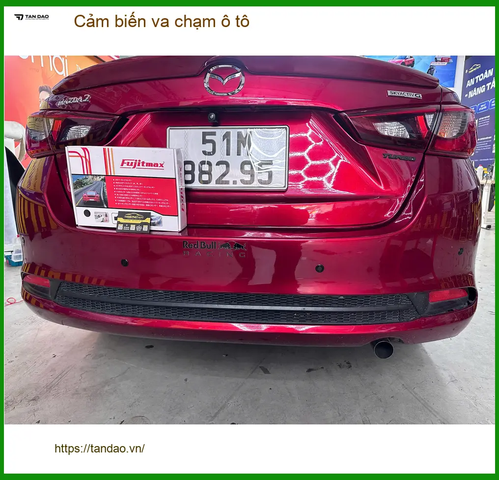 Anh Tùng lắp cảm biến va chạm ô tô cho Hyundai Accent để lùi xe an toàn hơn tại Thủ Đức ảnh thực tế 3
