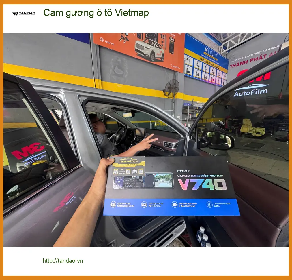 Cô Phương Anh lắp cam gương ô tô Vietmap cho Toyota Raize tại Quận 9 để an toàn hơn ảnh thực tế 3