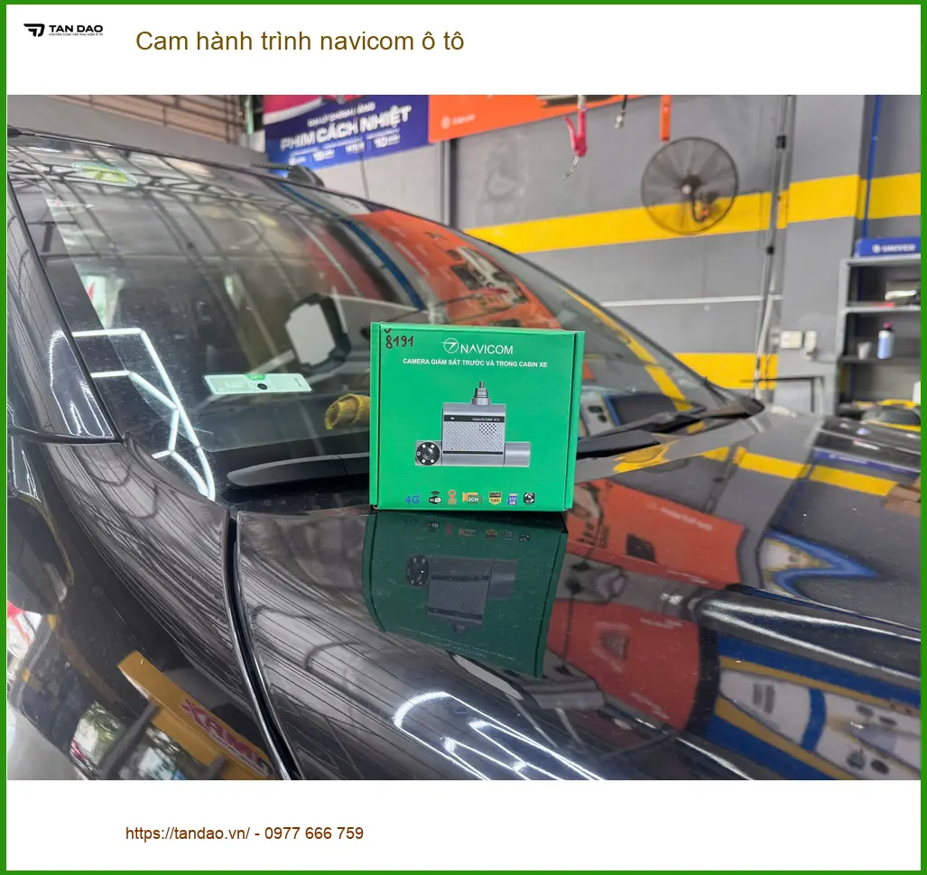 Anh Khôi lắp cam hành trình Navicom ô tô cho xe Hyundai Accent ở Gò Vấp.