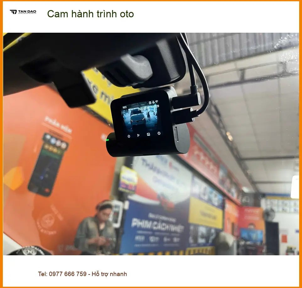 Anh Khang lắp cam hành trình cho Kia Carnival tại Hóc Môn cho chuyến đi xa