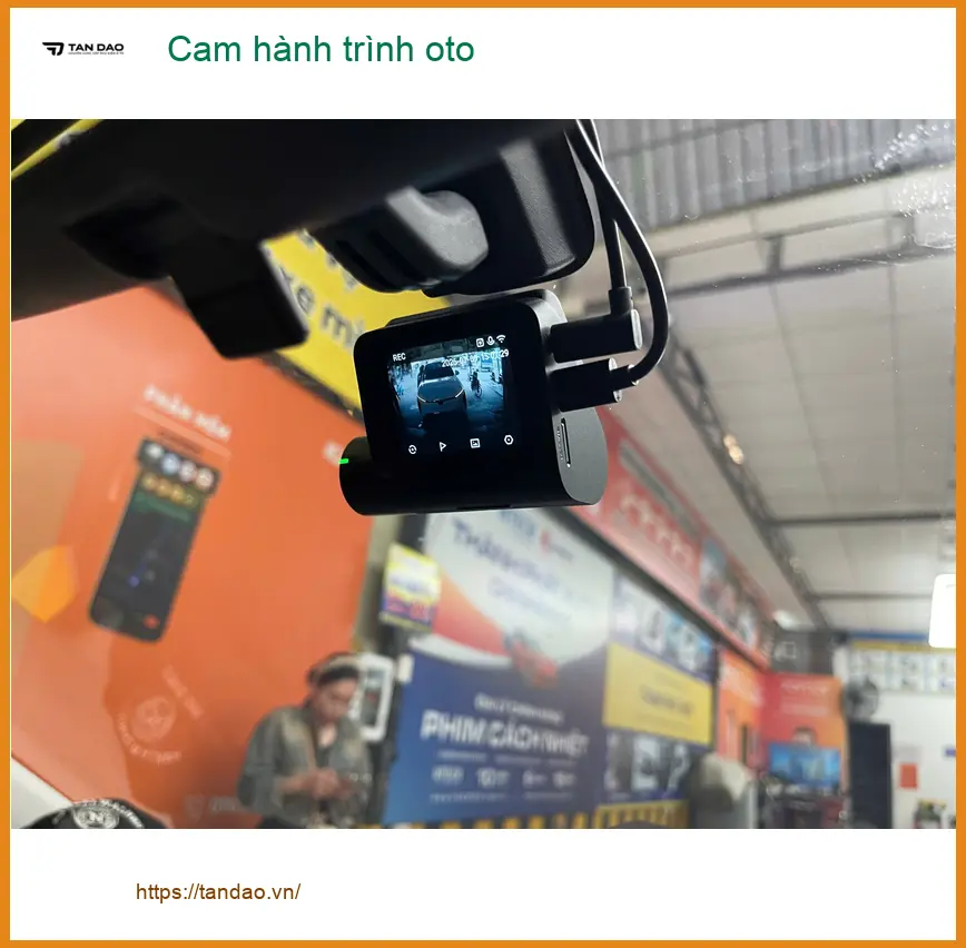 Anh Tấn lắp cam hành trình cho Mitsubishi Attrage tại Quận 7 để ghi lại hành trình rõ nét khi đi làm ảnh thực tế 2