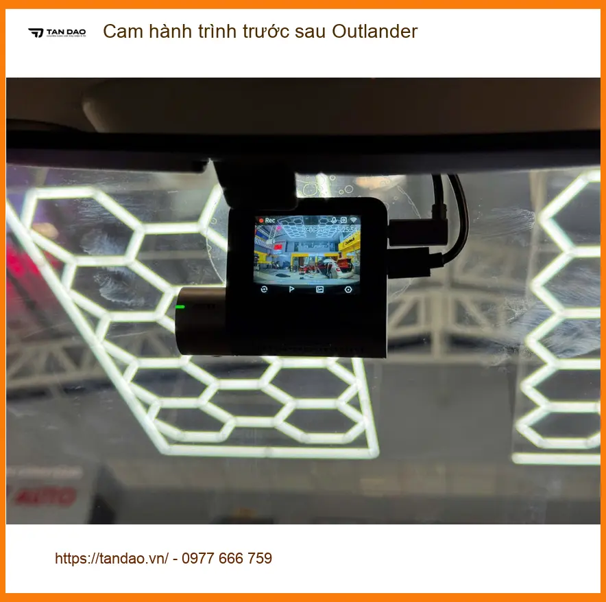 Chị Diệp lắp cam hành trình trước sau Outlander tại Quận 10 để an tâm hơn khi di chuyển ảnh thực tế 2