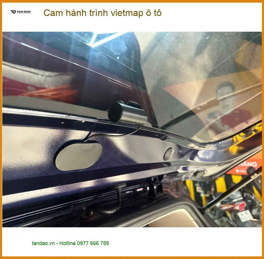 Chị Thảo lắp cam hành trình Vietmap ô tô cho Hyundai Santa Fe tại Quận 2 để an tâm lái xe ảnh thực tế 4