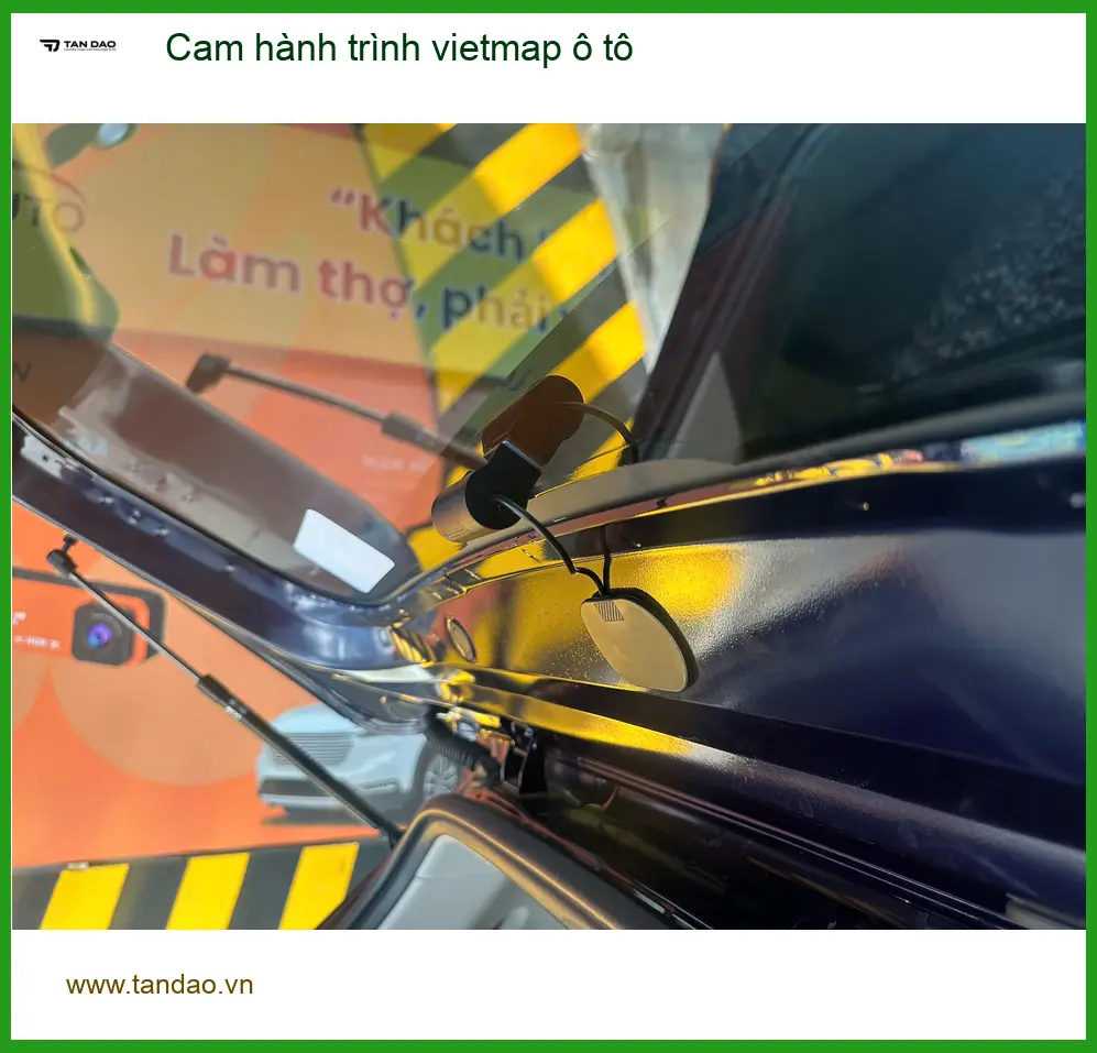 Chị Thảo lắp cam hành trình Vietmap ô tô cho Hyundai Santa Fe tại Quận 2 để an tâm lái xe ảnh thực tế 5