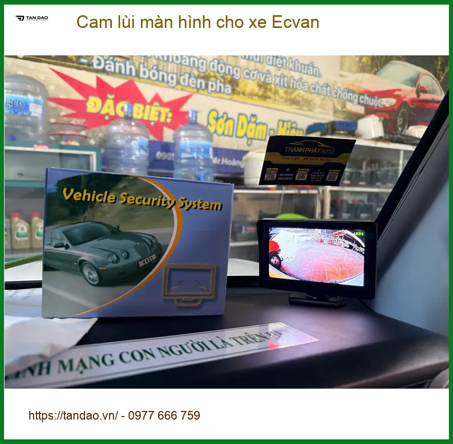 Chị Thảo lắp cam lùi màn hình cho xe Ecvan hay đi hẻm ở Quận Tân Bình