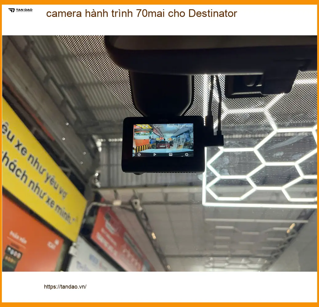 Chị Lan Anh lắp camera hành trình 70mai cho Kia K3 tại Quận 1 để có bằng chứng khi va chạm ảnh thực tế 2