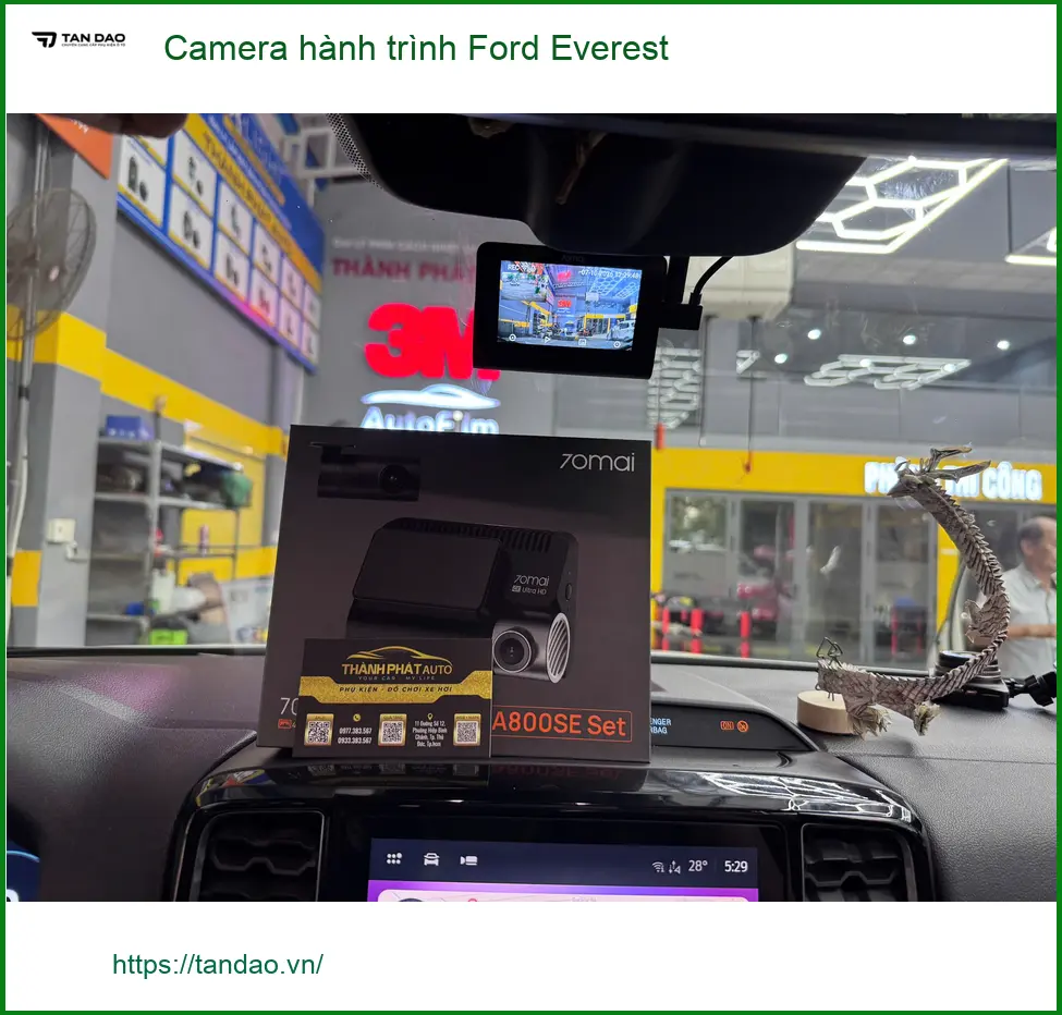 Anh Tùng lắp Camera hành trình Ford Everest tại Quận 9 chuẩn bị đi công tác xa ảnh thực tế 4