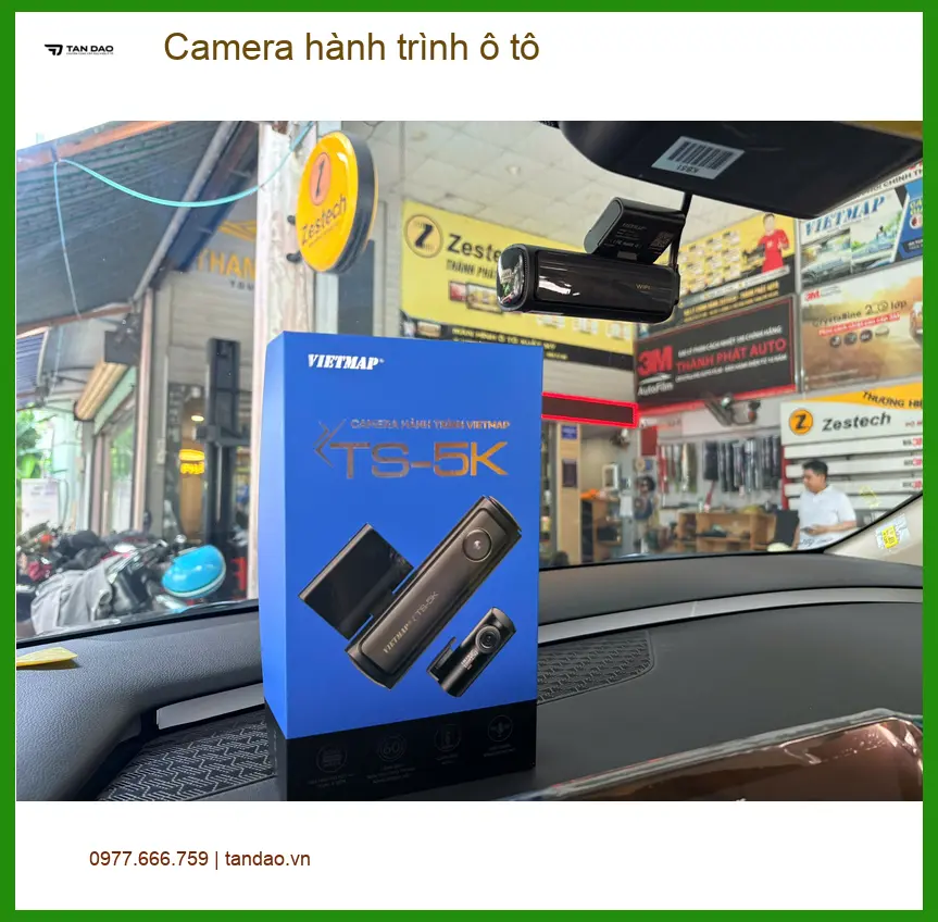 Anh Tùng lắp Camera hành trình ô tô cho Kia Carnival tại Quận 11