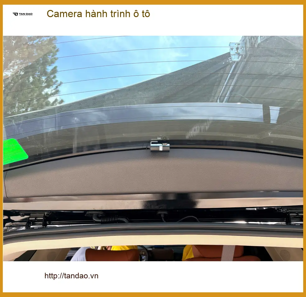 Anh Tùng lắp Camera hành trình ô tô cho Kia Carnival tại Quận 11 ảnh thực tế 3