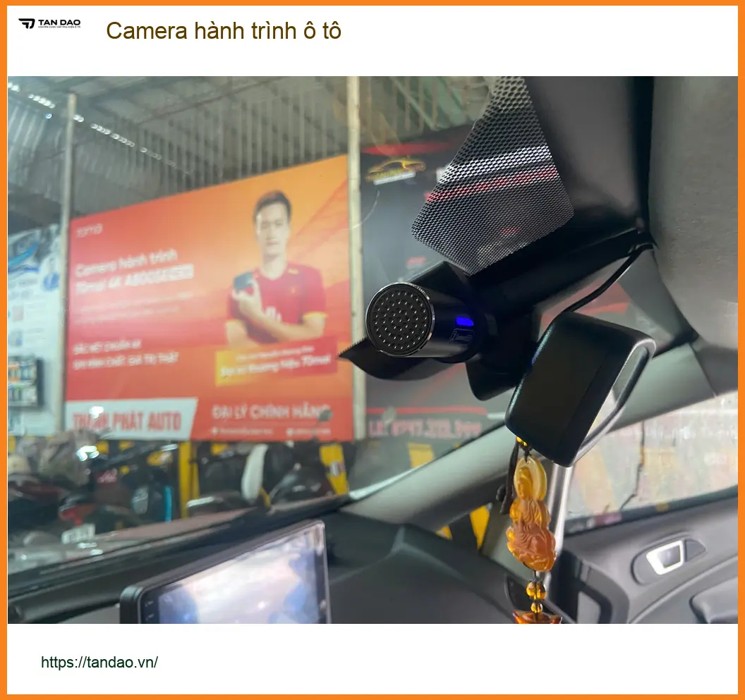 Chú Minh lắp Camera hành trình ô tô tại Quận 2 cho Toyota Camry