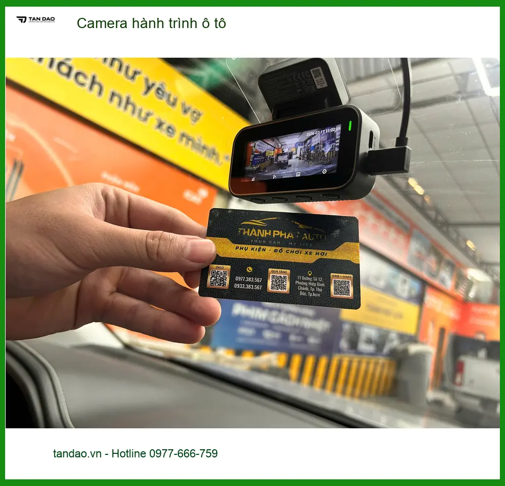 Anh Minh lắp camera hành trình ô tô Mazda 3 tại Quận 5 để ghi lại hành trình.