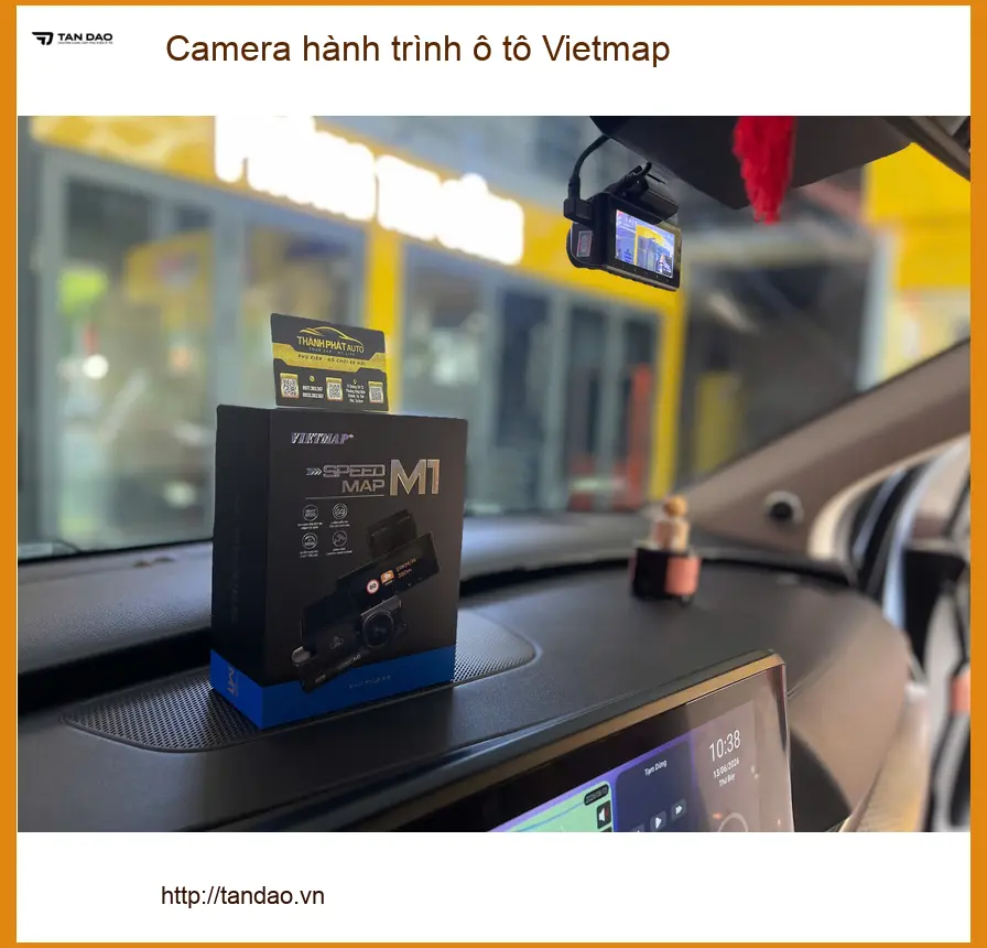 Anh Trung lắp Camera hành trình ô tô Vietmap cho Kia Carnival ở Quận 2 để ghi hình ban đêm ảnh thực tế 2