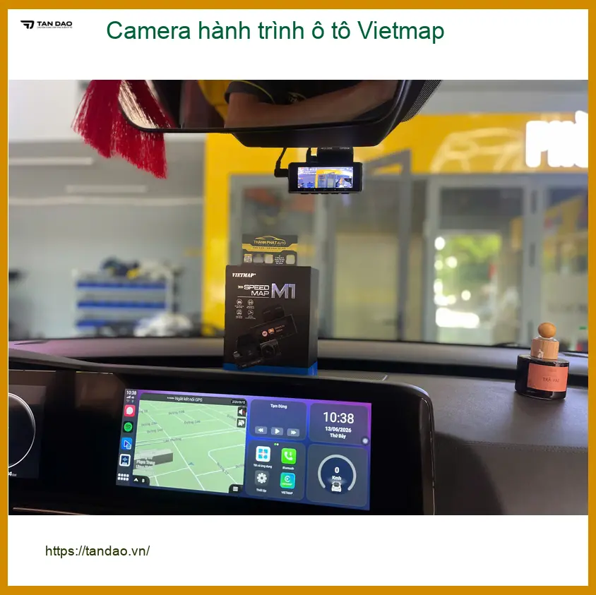 Anh Trung lắp Camera hành trình ô tô Vietmap cho Kia Carnival ở Quận 2 để ghi hình ban đêm ảnh thực tế 4