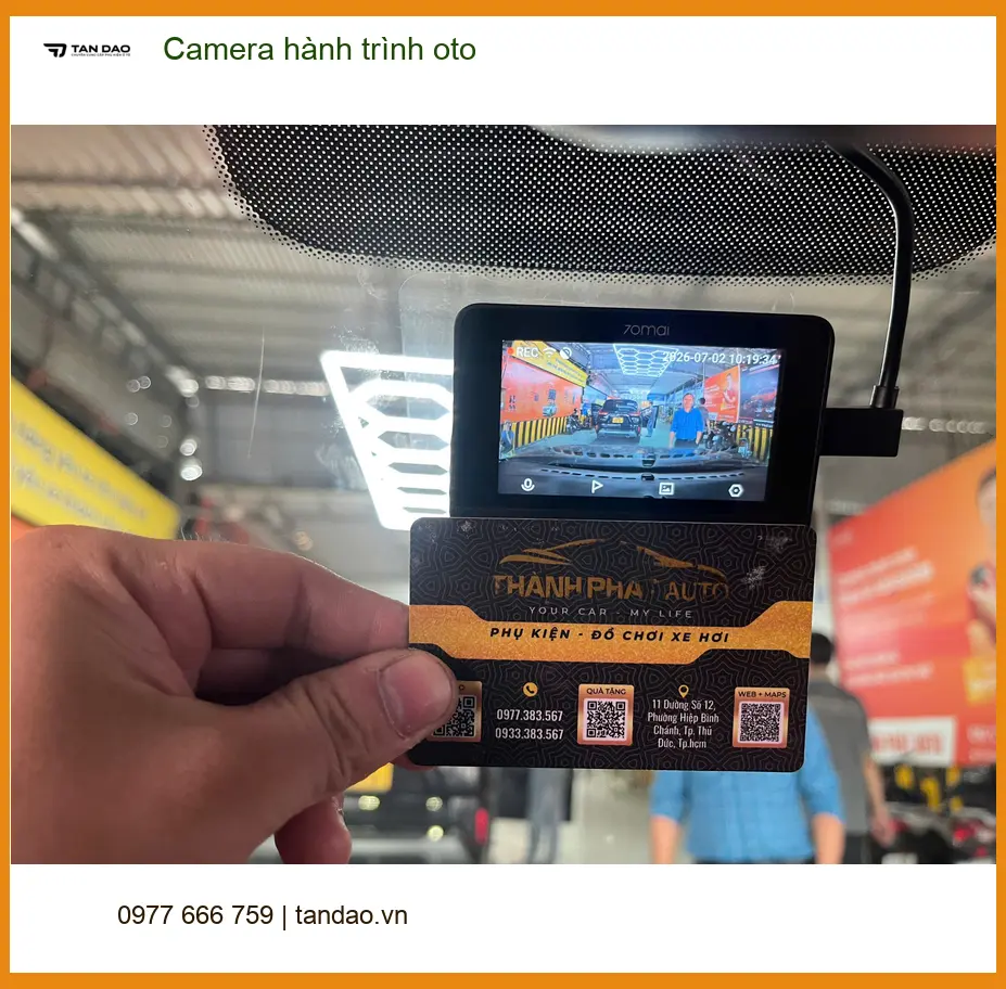 Anh Minh lắp Camera hành trình oto Hyundai Accent tại Quận 5 để quan sát tốt hơn. ảnh thực tế 4