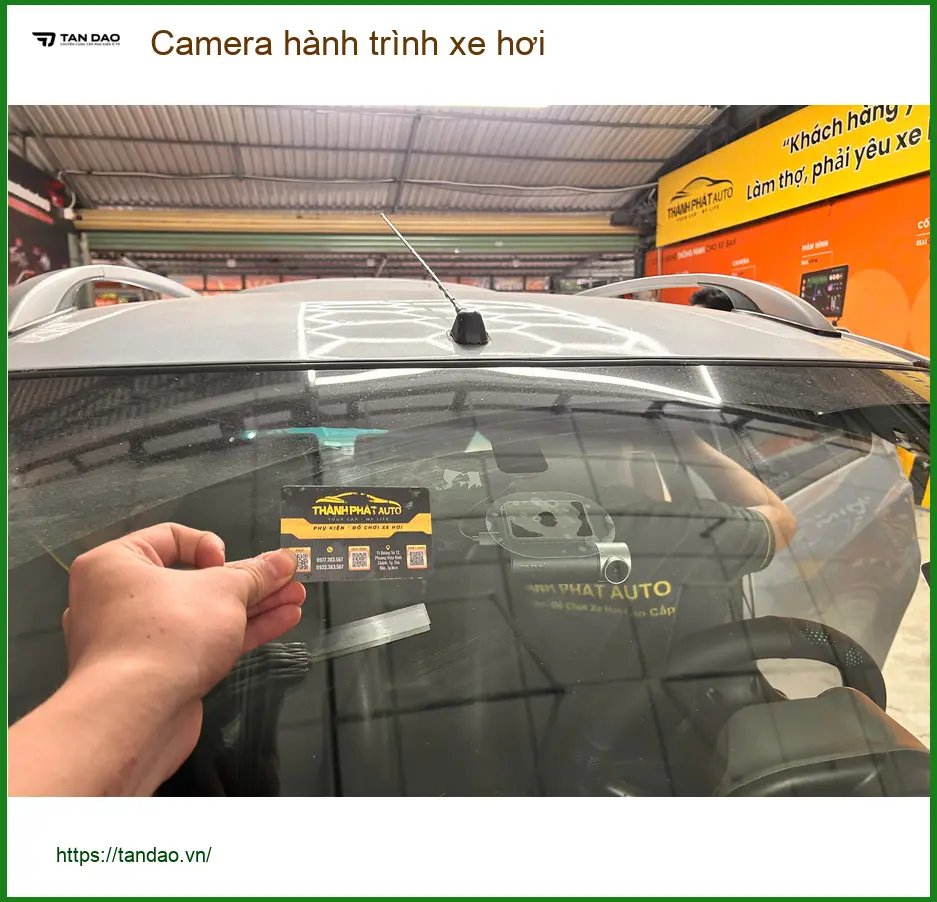 Chú Minh lắp camera hành trình xe hơi cho Hyundai Accent ở Quận 2 ảnh thực tế 3