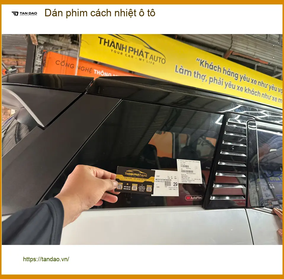Anh Minh dán phim cách nhiệt ô tô cho Mazda 3 tại Gò Vấp ảnh thực tế 3