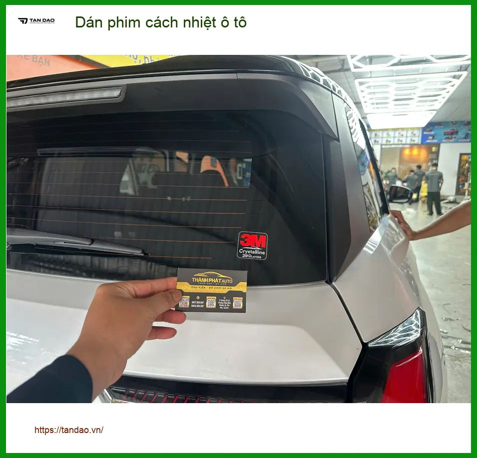 Cô Thảo dán phim cách nhiệt ô tô cho Honda CRV tại Quận 2 để giảm nóng ảnh thực tế 2