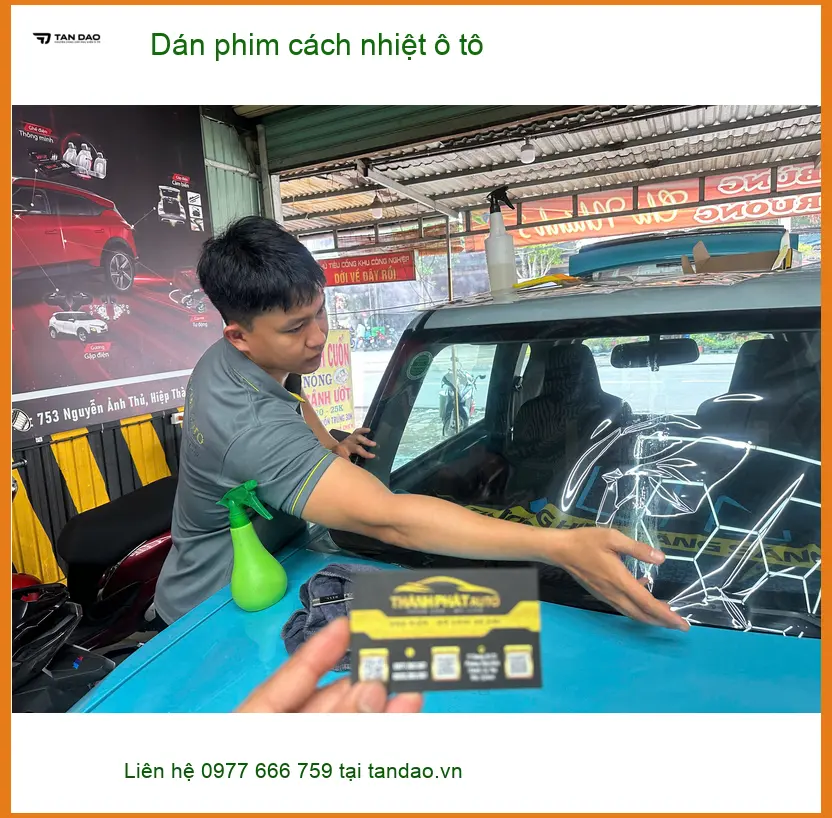 Chị Kim Anh dán phim cách nhiệt ô tô Hyundai Santa Fe tại Quận 7 ảnh thực tế 3