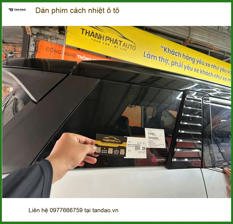 Cô Thảo dán phim cách nhiệt ô tô cho Honda CRV tại Quận 2 để giảm nóng ảnh thực tế 4