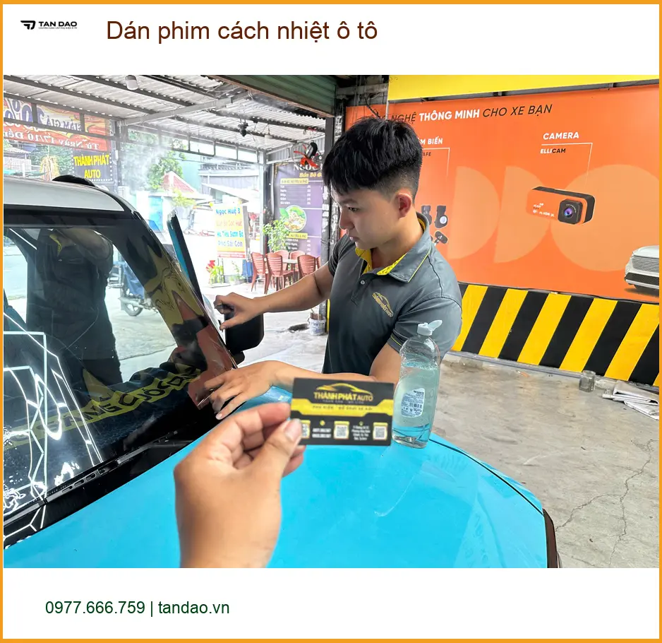 Chị Hoa dán phim cách nhiệt Mazda CX-5 tại Quận 4 để bảo vệ da và nội thất xe ảnh thực tế 4