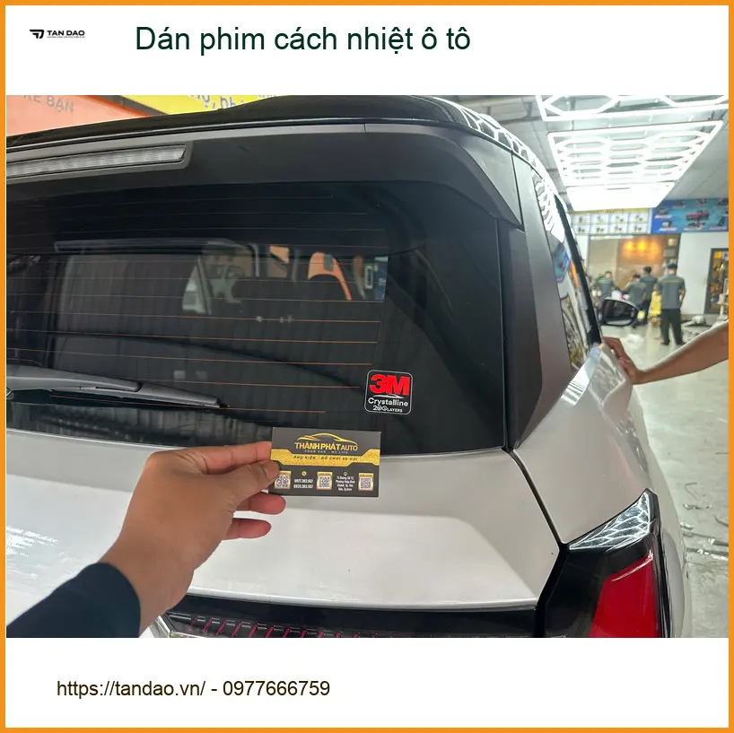 Chị Thảo dán phim cách nhiệt ô tô cho Hyundai Santa Fe tại Hóc Môn đón hè