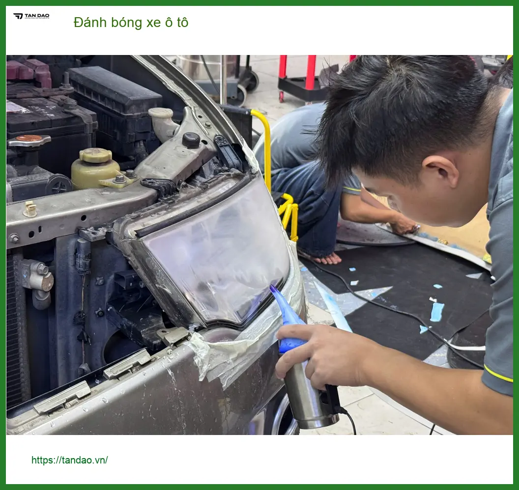 Anh Minh Khoa đánh bóng xe ô tô Hyundai Accent tại Hóc Môn để loại bỏ vết xước dăm ảnh thực tế 2