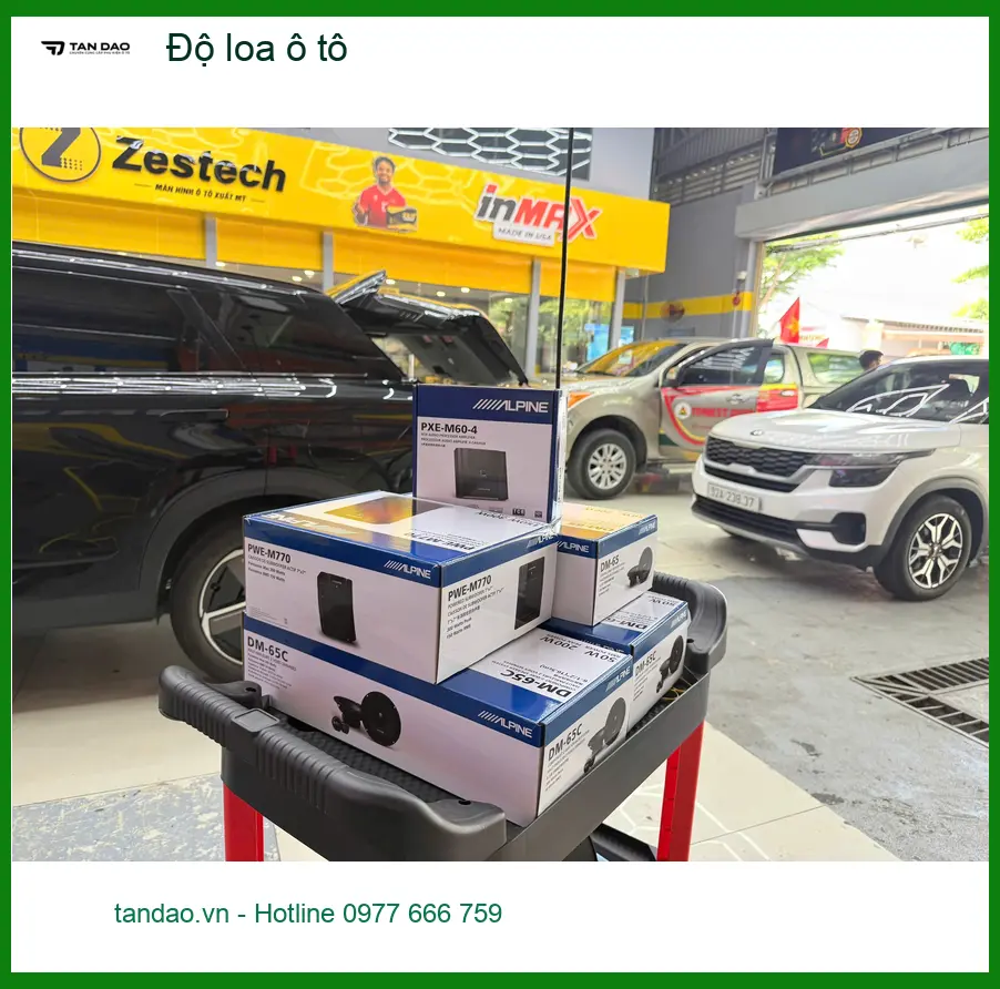 Chị Thảo độ loa ô tô cho Toyota Camry tại Quận 2 vì muốn âm thanh sống động hơn