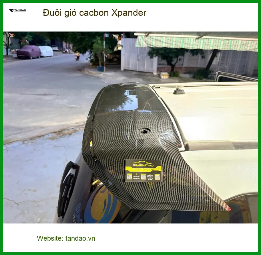 Anh Tùng lắp đuôi gió cacbon Xpander tại Quận 12, xe trông thể thao và cuốn hút hơn.