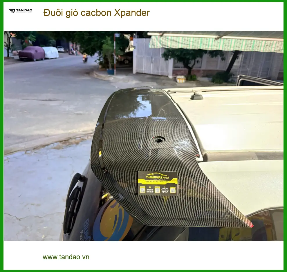 Anh Dũng lắp đuôi gió cacbon Xpander tại Thủ Đức để xe ngầu hơn
