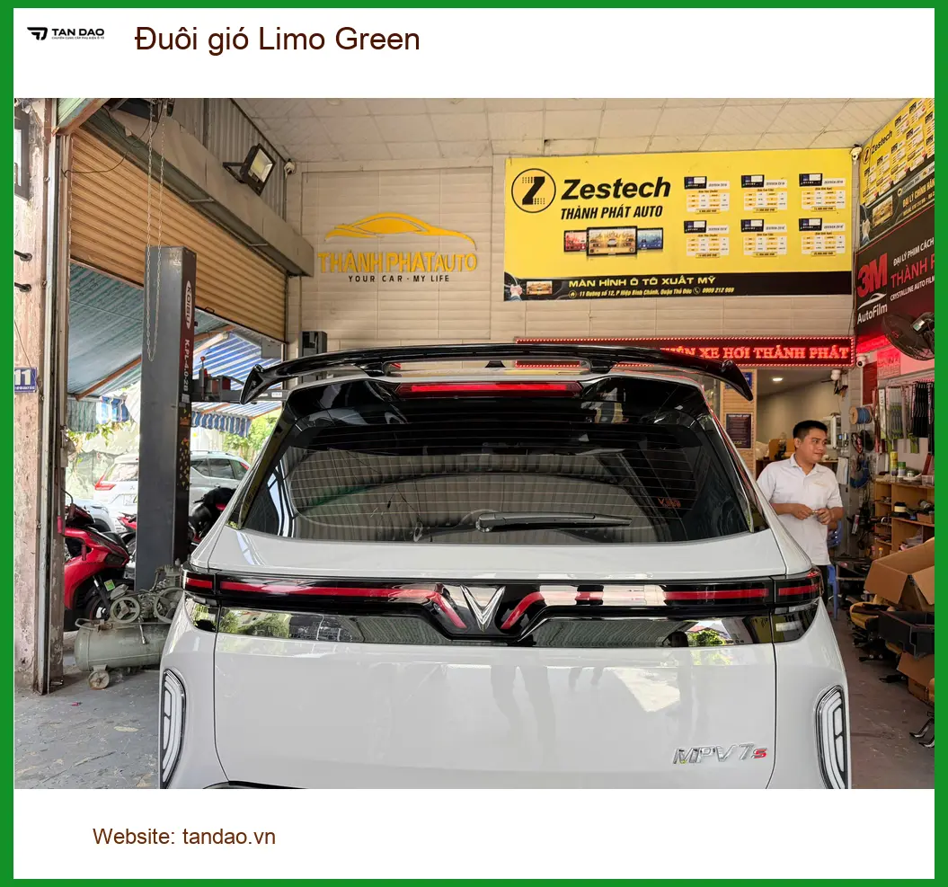 Anh Tùng lắp Đuôi gió Limo Green cho Toyota Camry tại Quận Tân Bình